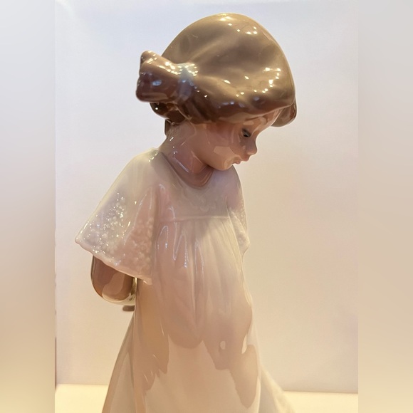Lladro Nao “So Shy Girl” - Picture 7 of 7